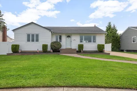 88 Linden Blvd, Hicksville, NY 11801