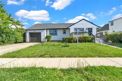 12 Woodbine Dr S, Hicksville, NY 11801