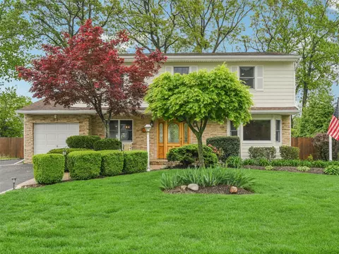 52 Bowman Ln, Kings Park, NY 11754