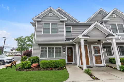 608 Carman Ave #C-7, Westbury, NY 11590