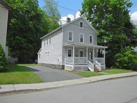 29 Park St, Ellenville, NY 12428