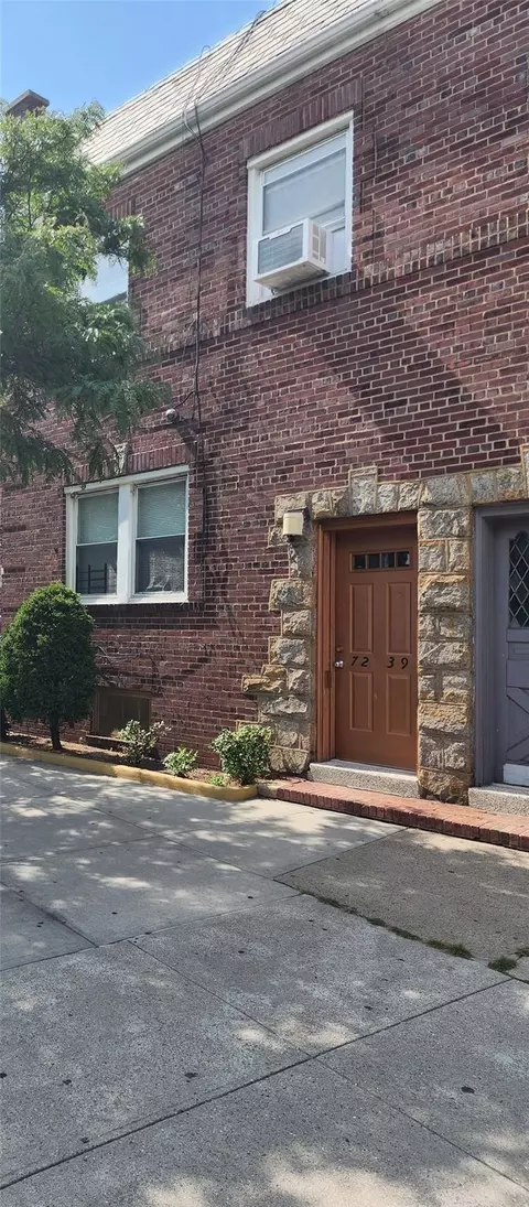 7239 Myrtle Ave, New York, NY 11385