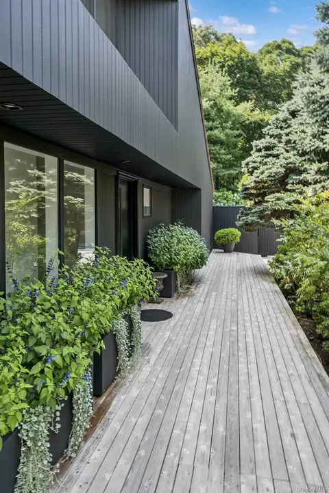 2761 Deerfield Rd, Sag Harbor, NY 11963