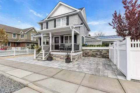 70 Inwood Ave, Point Lookout, NY 11569