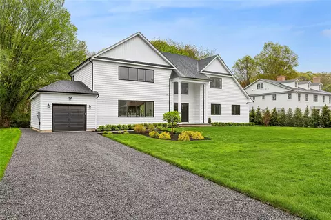 6 Millstone Dr, Southampton, NY 11968
