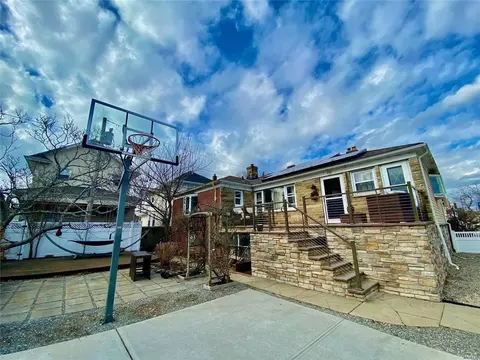 131 Taft Ave, Long Beach, NY 11561