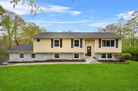 122 Susan Dr, Union Vale, NY 12570