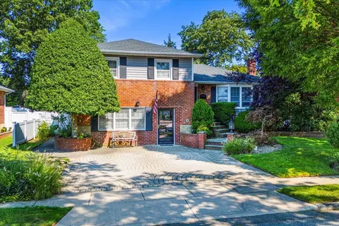 3781 Martin Ct, Seaford, NY 11783