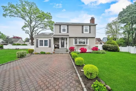 10 Sage Pl, Eastchester, NY 10709