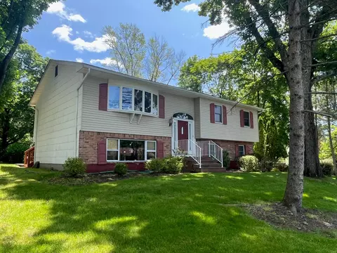 45 Princeton Dr, Orangetown, NY 10983