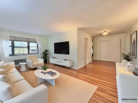 31-31 138th St #5L, Flushing, NY 11354