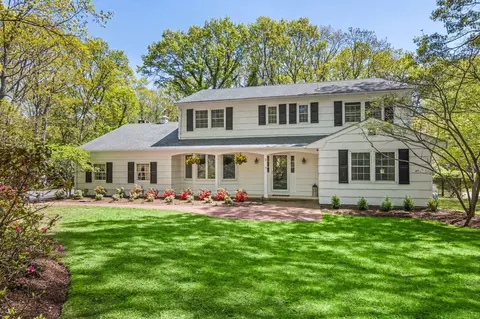 16 Southgate Rd, Setauket, NY 11733
