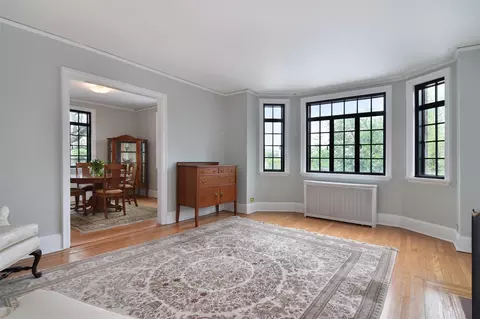132 Pondfield Rd #4D, Bronxville, NY 10708
