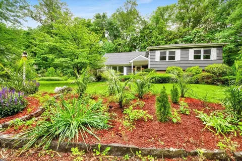 83 Sherwood Rd, Cortlandt, NY 10567
