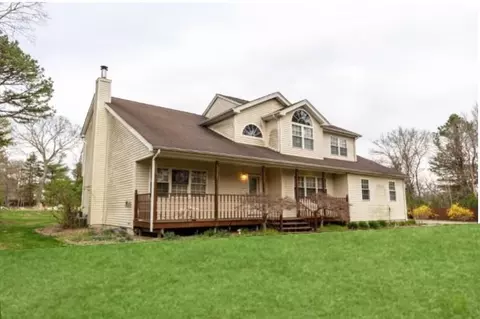 359 Weeks Ave, Manorville, NY 11949