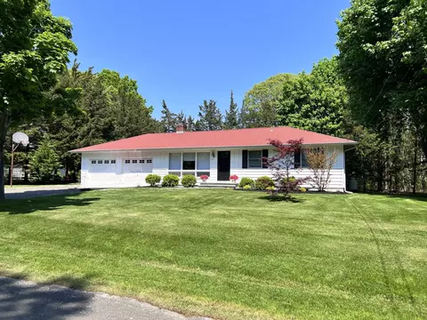 1745 Nokomis Rd, Southold, NY 11971