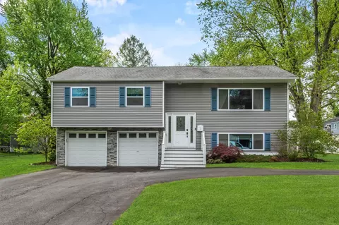 3 Pigeon Hill Rd, Clarkstown, NY 10954