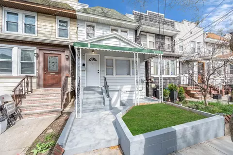8943 92nd St, New York, NY 11421