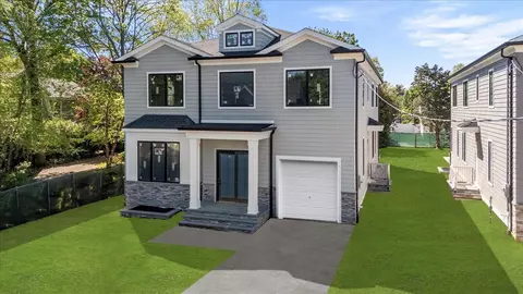 980 Singleton Ave, Woodmere, NY 11598