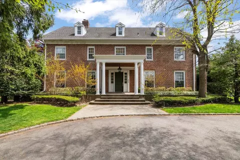 835 Pond Ln, Woodmere, NY 11598