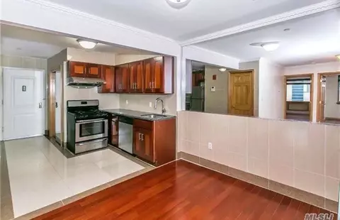 3720 Prince St #6C, New York, NY 11354