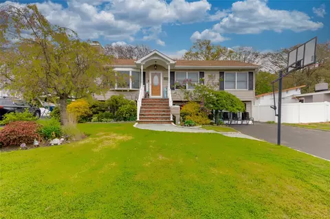 134 Jean Rd, West Islip, NY 11795