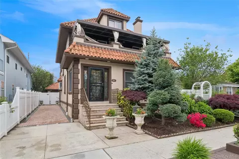 462 W Beech St, Long Beach, NY 11561