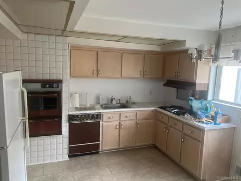 160-38 85 St, New York, NY 11414