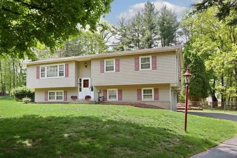 6 Crescent Ct, Clarkstown, NY 10956