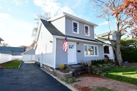 2906 Oceanside Rd, Oceanside, NY 11572