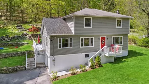 31 Barger St, Putnam Valley, NY 10579