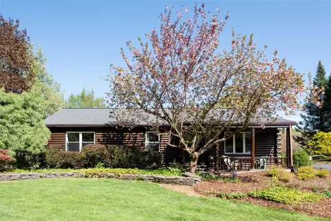 48 Vosburgh Rd, Red Hook, NY 12571