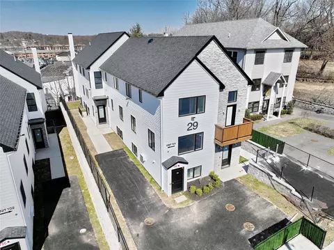 29 Ewing Ave #101, Ramapo, NY 10977