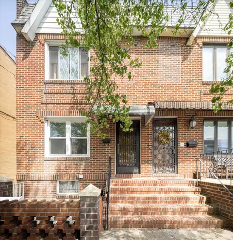 59-23 69th Ln, New York, NY 11378