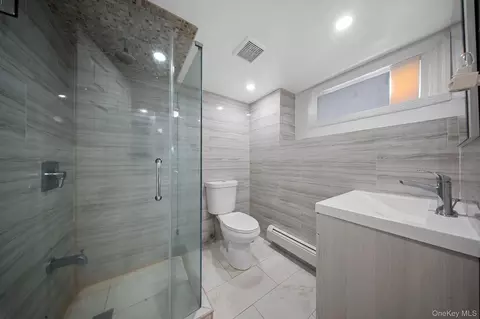 Bath - 21 Peter Ln, Plainview, NY 11803 photo 2 of 2