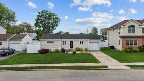 View/Area - 21 Peter Ln, Plainview, NY 11803 photo 1 of 1