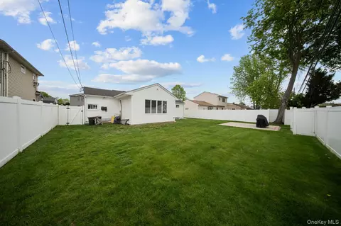Exterior - 21 Peter Ln, Plainview, NY 11803 photo 2 of 3