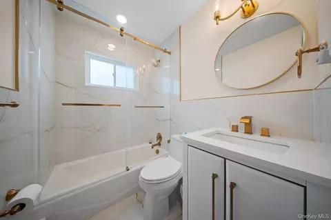 Bath - 21 Peter Ln, Plainview, NY 11803 photo 1 of 2