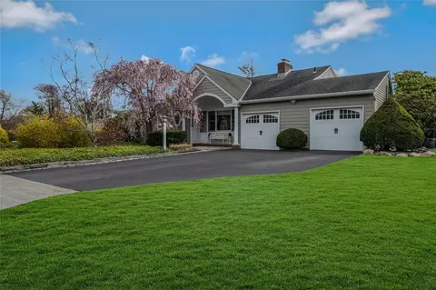 12 Wendover Rd, Sayville, NY 11782