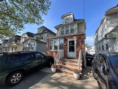 88-32 Vanderveer St, New York, NY 11429