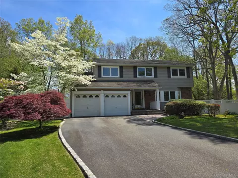 9 Nolan Ct, Hauppauge, NY 11788