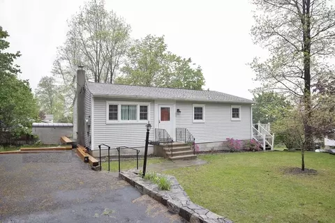 135 Cottage Rd, Kent, NY 10512