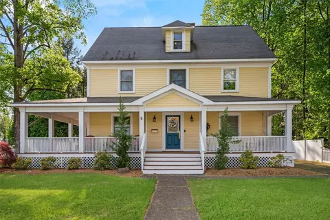32 Clinton Ave, Warwick, NY 10990