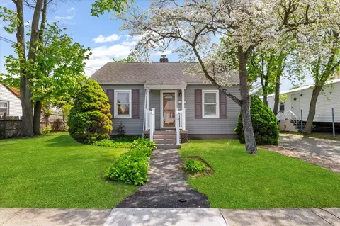 12 Leyden St, Huntington Station, NY 11746