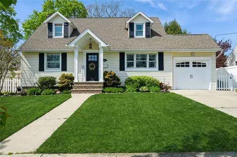 147 Plitt Ave, South Farmingdale, NY 11735
