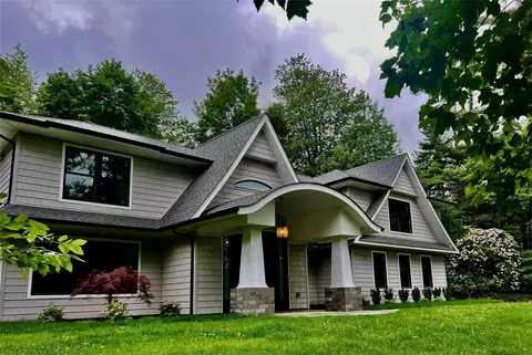 480 Vanderbilt Pkwy, Dix Hills, NY 11746