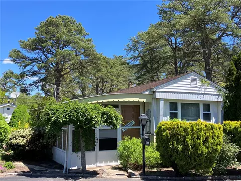 A20 Riverleigh, Riverhead, NY 11901