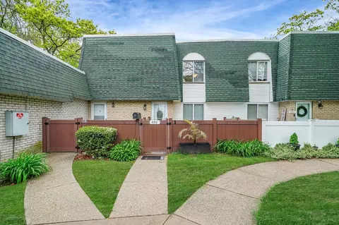 490 Daryl Dr, Medford, NY 11763