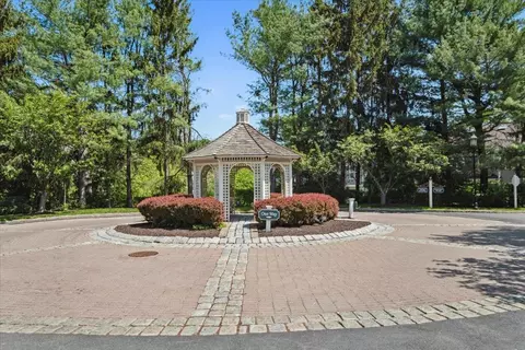 1601 Pondcrest Ln, Greenburgh, NY 10607