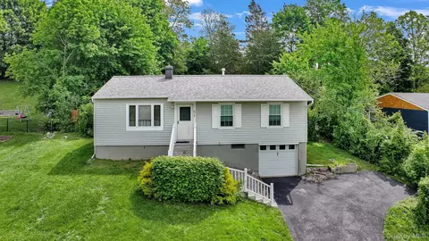 51 Longview Dr, Fishkill, NY 12524